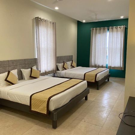 The Sarbati Palace Hotell Shāhpura Exteriör bild