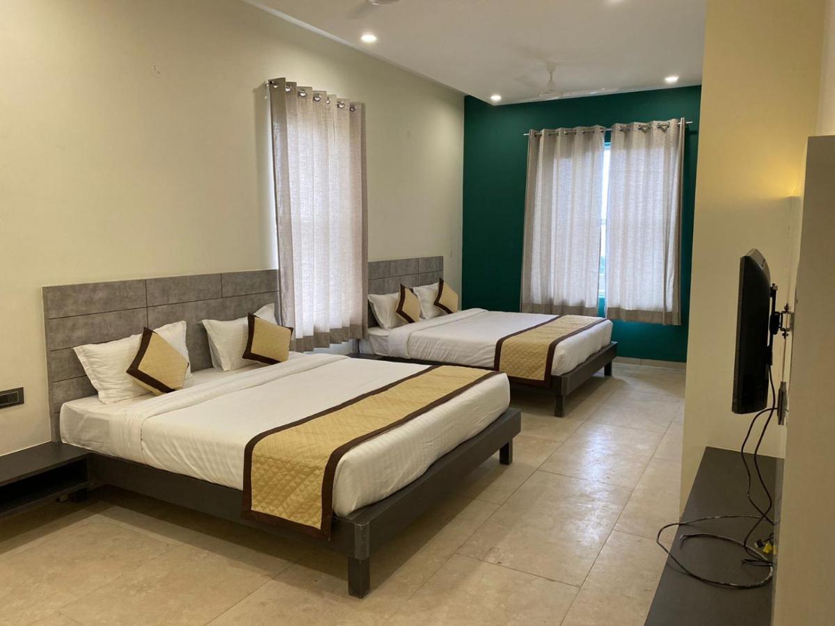 The Sarbati Palace Hotell Shāhpura Exteriör bild